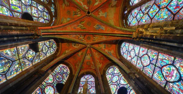 photo  les peintures murales de la chapelle de la vierge ont longtemps été dissimulées par un enduit. découverte en 1842, cette œuvre restaurée met en lumière 24 instruments de musique différents.  &copy;  franck dubray / archives ouest-france 