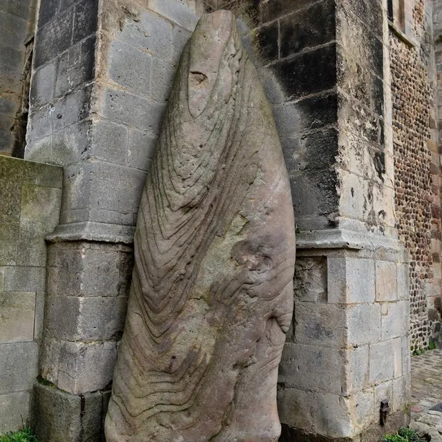 photo le menhir de la cathédrale saint-julien du mans.  ©  franck dubray / archives ouest-france