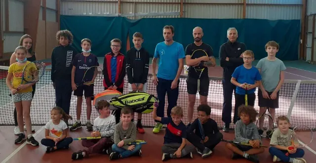 photo  la jeune génération du tennis-club de gacé.  &copy;  ouest-france 