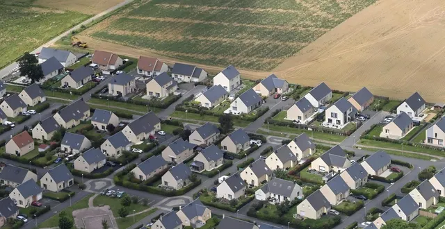 photo  avec la loi zan, les communes ne pourront plus s’étaler à tout va.  &copy;  archives thomas bregardis / ouest-france 