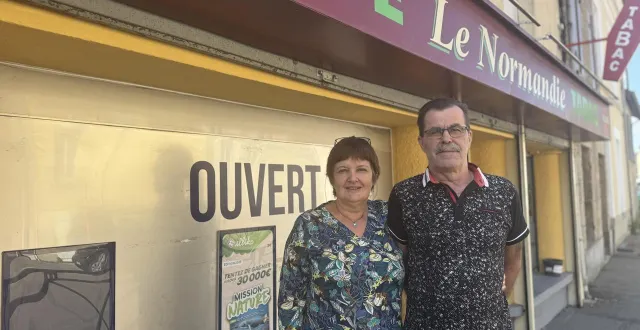 photo  catherine harang et dominique leroux tiennent le bar le normandie.  &copy;  ouest-france 