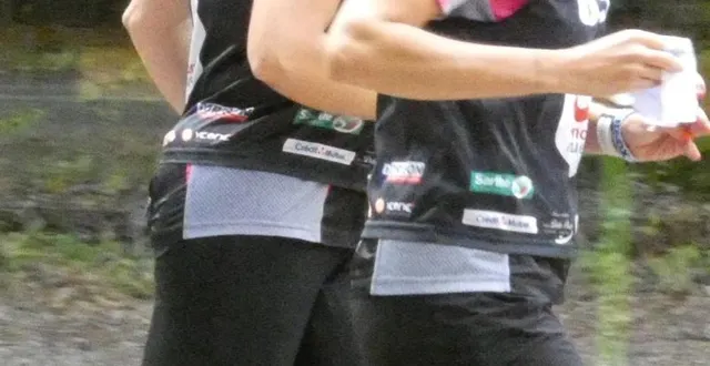 photo  des participantes et des participants enthousiastes.  &copy;  raid-ox 72 