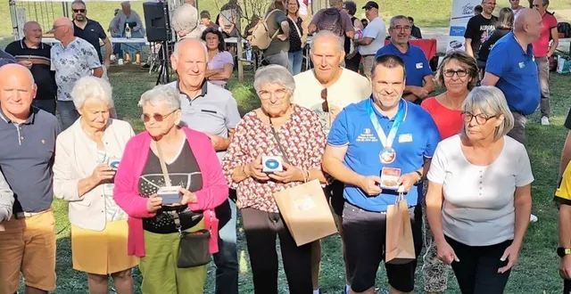 photo  13 médailles du bénévolat ont été décernées et trois sportifs ont été mis à l’honneur à arnage.  &copy;  le maine libre 