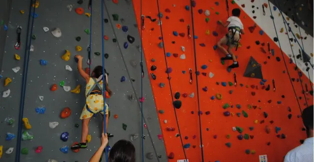 photo  le mur d’escalade a été pris d’assaut lors du forum des associations samedi après-midi.  &copy;  co 