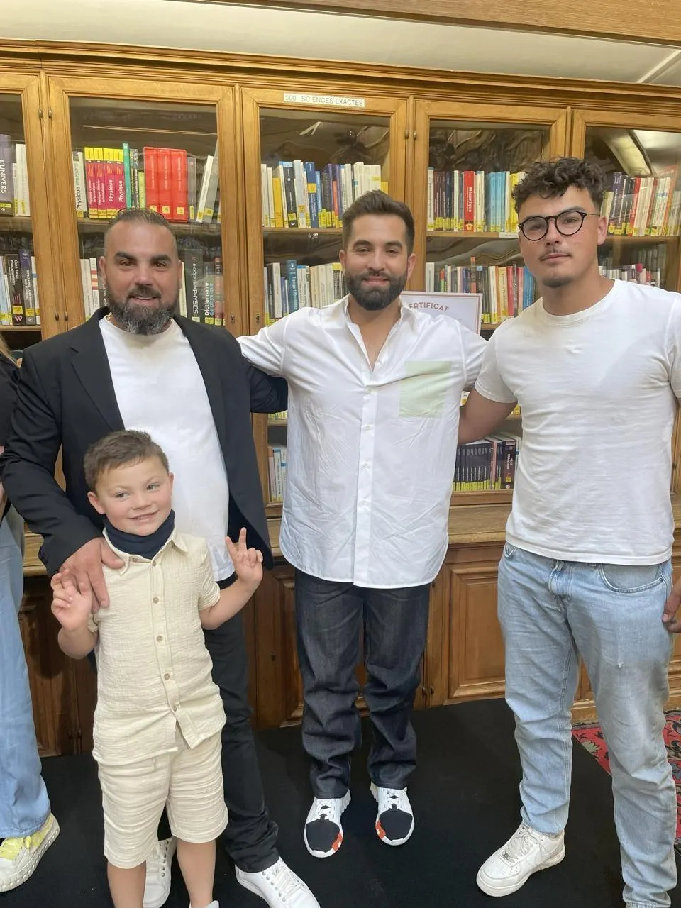À l'école, j'avais honte de moi » : À 46 ans, Mario apprend à lire avec  Kendji Girac - Angers.maville.com