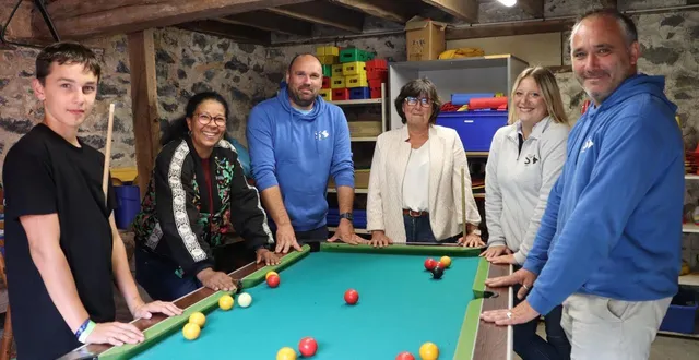 photo  le service jeunesse et sport du pays sabolien autour de brigitte têtu-edin, déléguée éducation loisirs à la communauté de communes du pays sabolien.  &copy;  ouest-france 