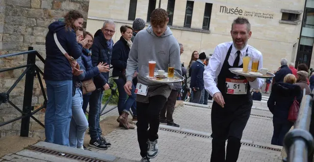 photo  la montée des marches de l’hôtel de ville du mans demande toujours de l’adresse. ici, en 2024.  &copy;  archives ouest-france 