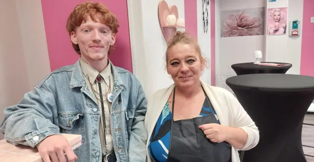 photo  gwenaëlle godefroy et son fils enzo viennent d’ouvrir un salon de thé et restauration rapide 9, rue d’hautvie.  &copy;  ouest-france 