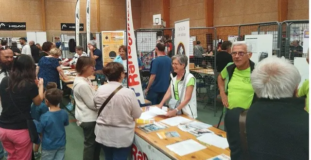 photo  associations sportives, culturelles, humanitaires… le choix était varié pour les habitants de loire-authion lors du forum des associations.  &copy;  co 