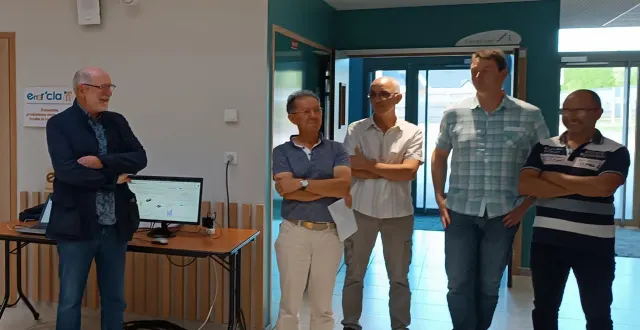 photo  le maire, jean-charles prono, à gauche, et des responsables de l’association ener’cla.  &copy;  co 