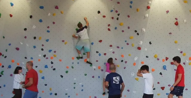 photo  le nouveau mur d’escalade a connu un franc succès au forum.  &copy;  ouest-france 