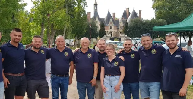 photo  une partie de l’équipe de l’amicale des sapeurs-pompiers mobilisée pour la réussite de la brocante.  &copy;  le maine libre 