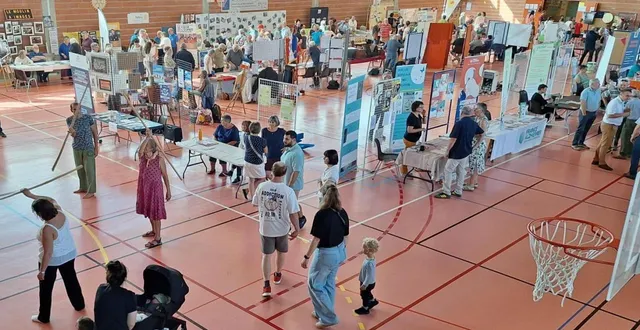 photo  la foule est venue nombreuse pour tester les associations de montval.  &copy;  le maine libre 