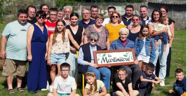photo  la fête des voisins perdure au hameau de la martinière.  &copy;  le maine libre 