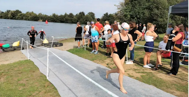 photo  à chaque sortie de l’eau, de chauds encouragements.  &copy;  le maine libre 