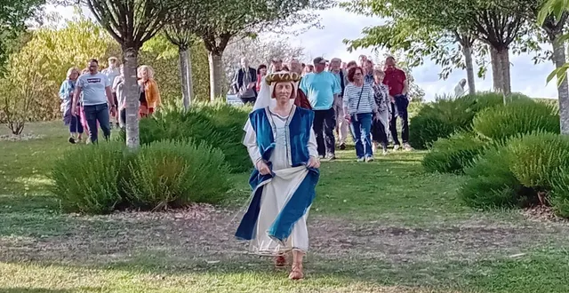 photo  les randonneurs se sont nourris des récits des acteurs qui les ont guidés tout au long de la visite.  &copy;  le maine libre 