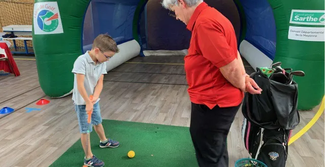 photo  soan, sept ans, s’initie au golf  &copy;  le maine libre 