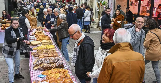 photo  sucré et/ou salé, il n’y aura que l’embarras du choix pour composer son brunch dimanche dans la rue du docteur-leroy.  &copy;  photo archives le maine libre denis lambert 