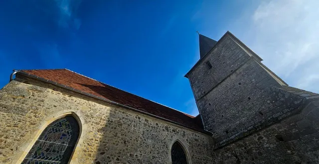 photo  à gauche de l’édifice, une partie de la toiture restaurée  &copy;  ouest-france 