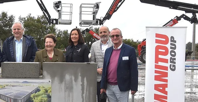 photo  lors de la pose de la première pierre de la future usine de mécano-soudure de candé : michel denis, directeur général de manitou ; jacqueline himsworth, présidente du conseil d’administration ; florence dabin, présidente du conseil départemental de maine-et-loire ; david poyanne, président d’essor, et pascal crossouard, maire de candé.  &copy;  co – joël audouin 