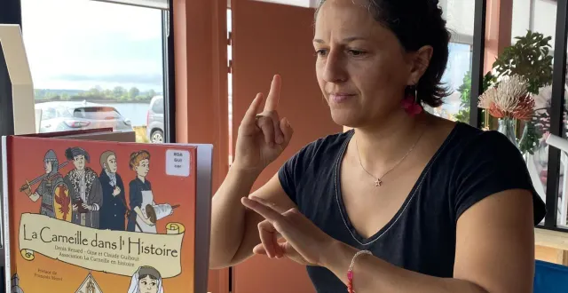 photo  elsa glückmann-bertoli, traductrice interprète en langue des signes française.  &copy;  elsa glückmann-berloti 