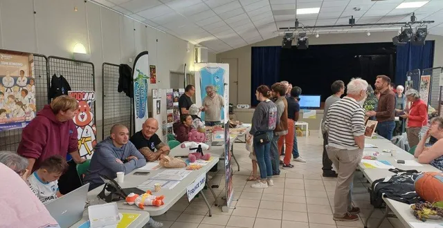 photo  organisé dans la salle des loisirs de faveraye-mâchelles, ce forum a attiré de nombreux habitants de bellevigne-en-layon.  &copy;  co 