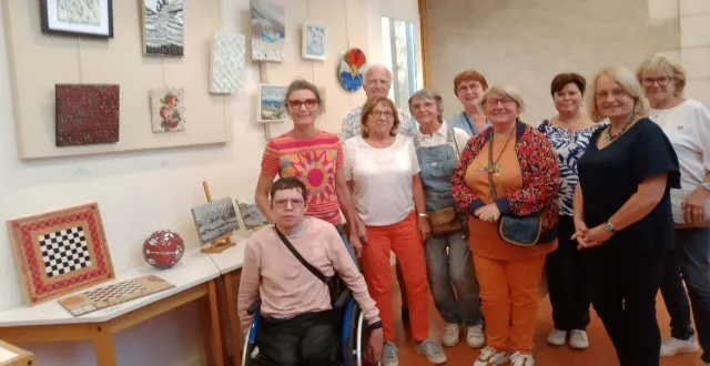 photo  marie connan (à gauche) et quelques élèves de ses cours.  &copy;  co 