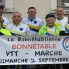 photo  les cyclistes du club, motivés et prêts pour les défis de la journée. 