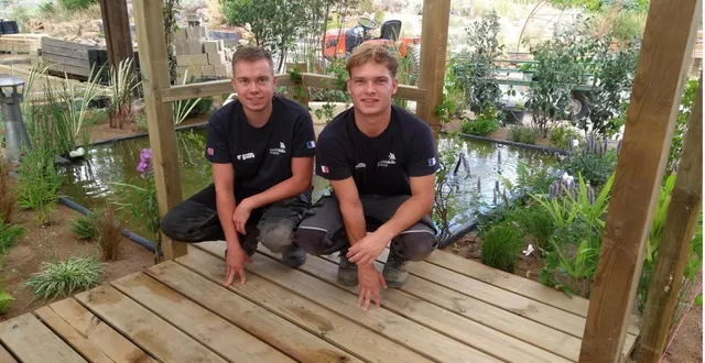 photo  quentin gaboriau et benjamin bourreau sont revenus dans leur lycée pour finir leur préparation.  &copy;  le courrier de l’ouest 