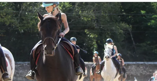 photo  le centre équestre de melay ouvre ses portes et fait son carnaval.  &copy;  dr 