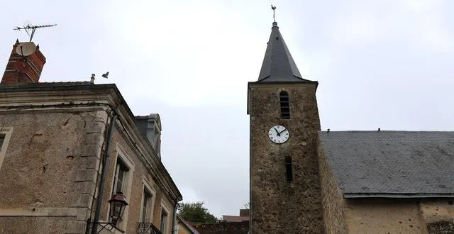photo  l’église saint-sulpice d’avoise vient de retrouver sa cloche. mais pourra-t-elle sonner ?  &copy;  ouest-france 