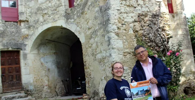photo  ilona cordeau et pierre ouvrard, maire de mayet, appellent les habitants à participer à la conférence.  &copy;  le maine libre 