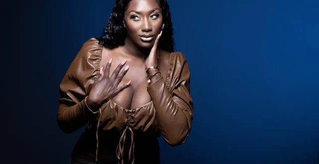 photo  aya nakamura rejoint l’affiche du tour vibration.  &copy;  afp / joel saget 