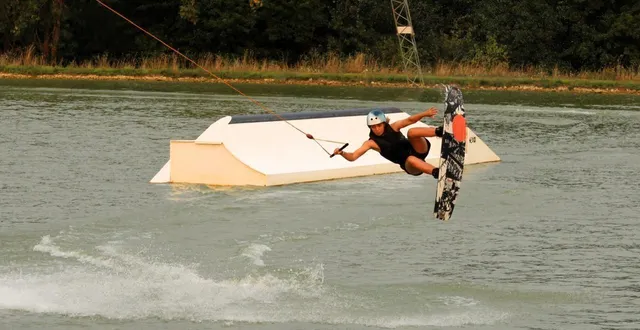 photo  le wake-park peut donner de spectaculaires images.  &copy;  co 