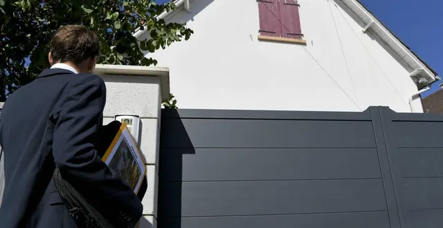 photo  mieux vaut faire preuve de prudence quand un démarcheur à domicile se présente chez vous.  &copy;  archives le maine libre yvon loué 