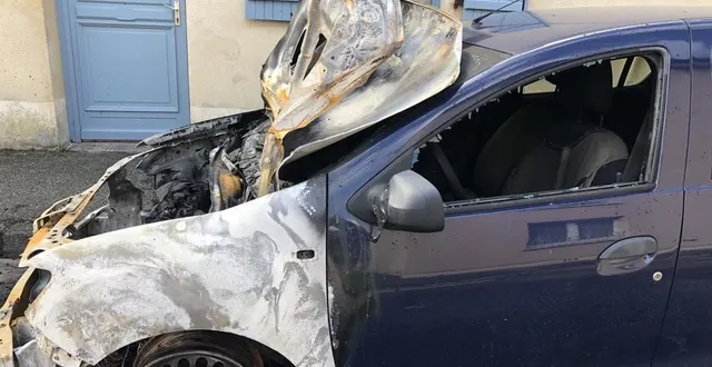 photo  une voiture a été brûlée, rue landon, vers 23 h 30, mercredi 10 septembre. c’est après que le principal suspect a été interpellé.  &copy;  ouest-france 