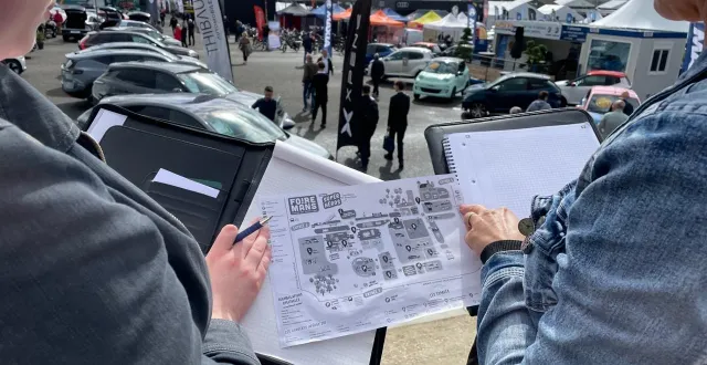 photo  auto, ameublement, santé, habitat… les deux inspectrices ont chacune leurs spécialités mais peuvent intervenir dans tous les secteurs de la foire.  &copy;  ouest-france 