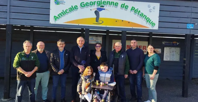 photo  le jeune nohan a besoin d’un nouveau véhicule pour ses déplacements quotidiens.  &copy;  comité des fêtes saint-georges-des-groseillers 