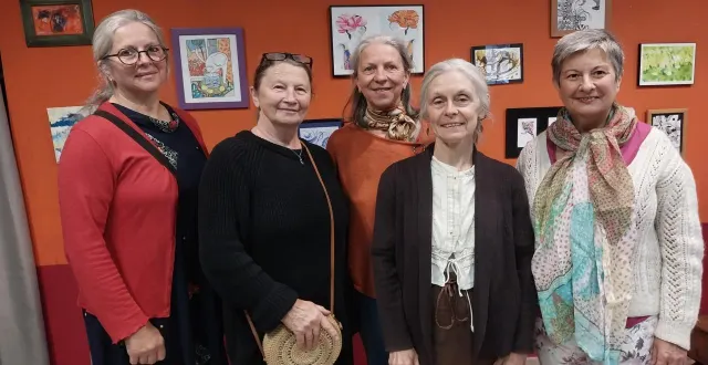 photo  à partir de la gauche, caroline trochu, animatrice de l’atelier couture ; blandine busson, marie-emmanuelle rapeaud et isabelle jean, coprésidentes, et dominique siaut, animatrice de l’atelier rencontre avec soi-même.  &copy;  ouest-france 