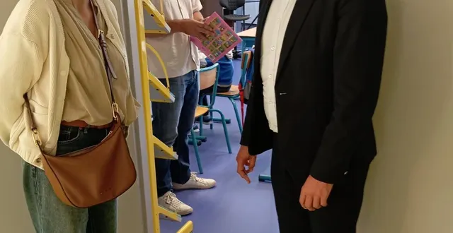 photo  la traditionnelle visite de rentrée dans les écoles pour le maire et son adjointe.  &copy;  co 