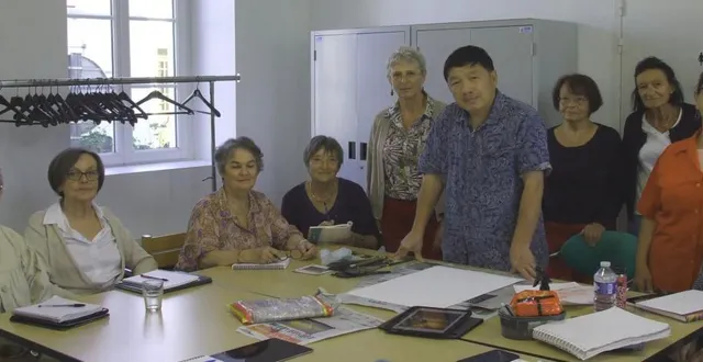 photo  cao bei-an enseigne l’art de l’aquarelle. élisabeth labbé (3e à gauche) est la créatrice de l’association l’aquatelier de la daguenière.  &copy;  co. 