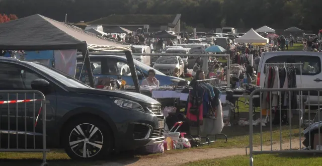 photo  le soleil était présent pour ce bric-à-brac.  &copy;  le maine libre 