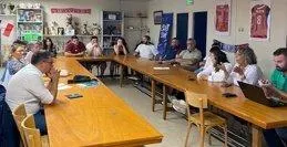 photo  une vingtaine de personnes ont assisté à l’assemblée générale dirigée par le président vivien villaines (à droite sur la photo).  &copy;  le maine libre. 