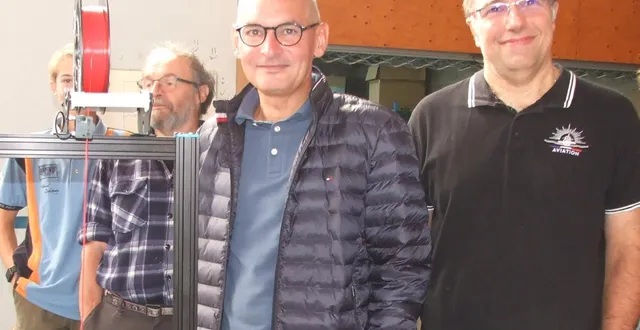 photo  c’est olivier hemonnet (blouson bleu) qui a repris la présidence de l’amicale.  &copy;  ouest-france 