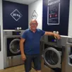 photo philippe pottier ouvre sa cinquième laverie à laigné.