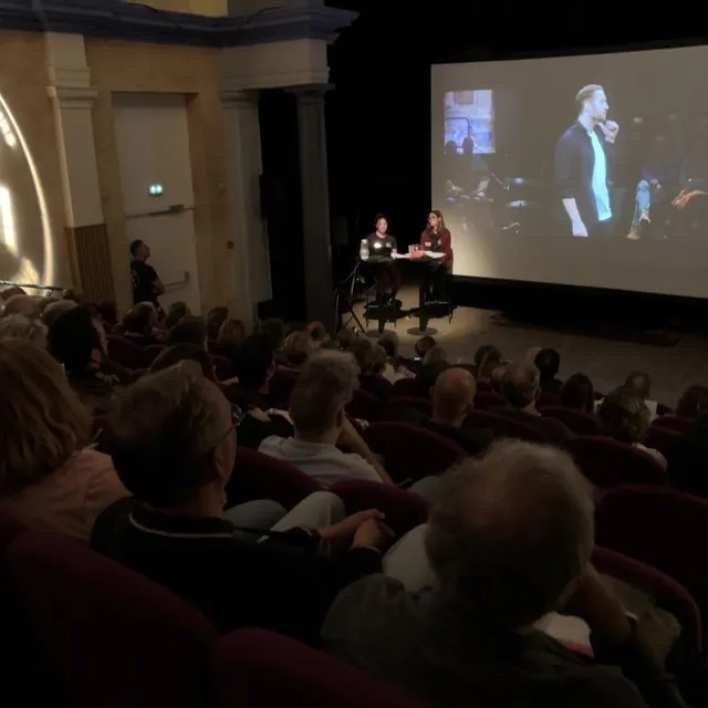 photo la programmation de la saison culturelle c’61 a été dévoilée au public, jeudi 11 septembre 2025 à alençon (orne), dans un auditorium quasi comble. la présentation était suivie de « tu connais la chanson ? », le premier des dix-huit spectacles que compte la saison.  ©  ouest-france