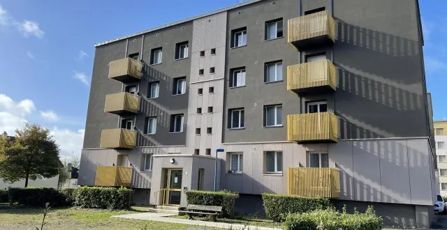 photo  cent douze logements ont été rénovés, allée des pierres-précieuses, dans le quartier saint-michel à flers, dans l’orne, l’inauguration a eu lieu ce vendredi 12 septembre 2025.  &copy;  ouest-france 