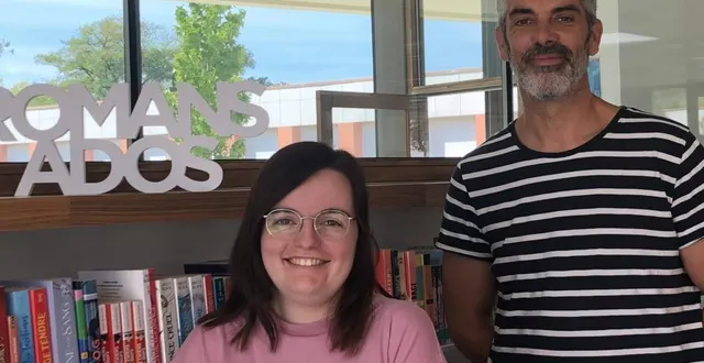 photo  audrey, stéphane et l’équipe de bénévoles de la médiathèque sont à pied d’œuvre pour cette rentrée avec des nouveautés.  &copy;  le maine libre 