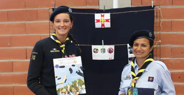 photo  donatienne de la bouillerie et florence millet ont présenté le groupe des guides et scouts d’europe de château-du-loir lors du forum destin’asso.  &copy;  le maine libre 