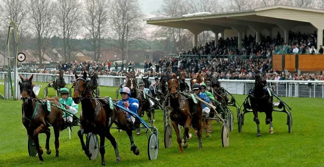 photo  ce sera le dernier rendez-vous de la saison, dimanche 14 septembre 2025, sur l’hippodrome écommoy, qui fermera ensuite ses portes.  &copy;  archives ouest france 